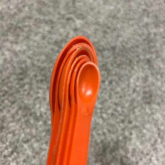Vintage Plastic Orange Measuring Spoons Made in Hong Kong - Picture 3 of 8
